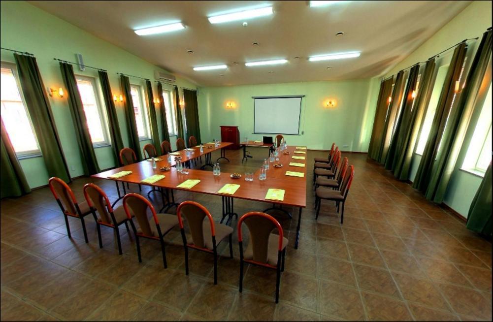 Hotel Klodzko Bagian luar foto