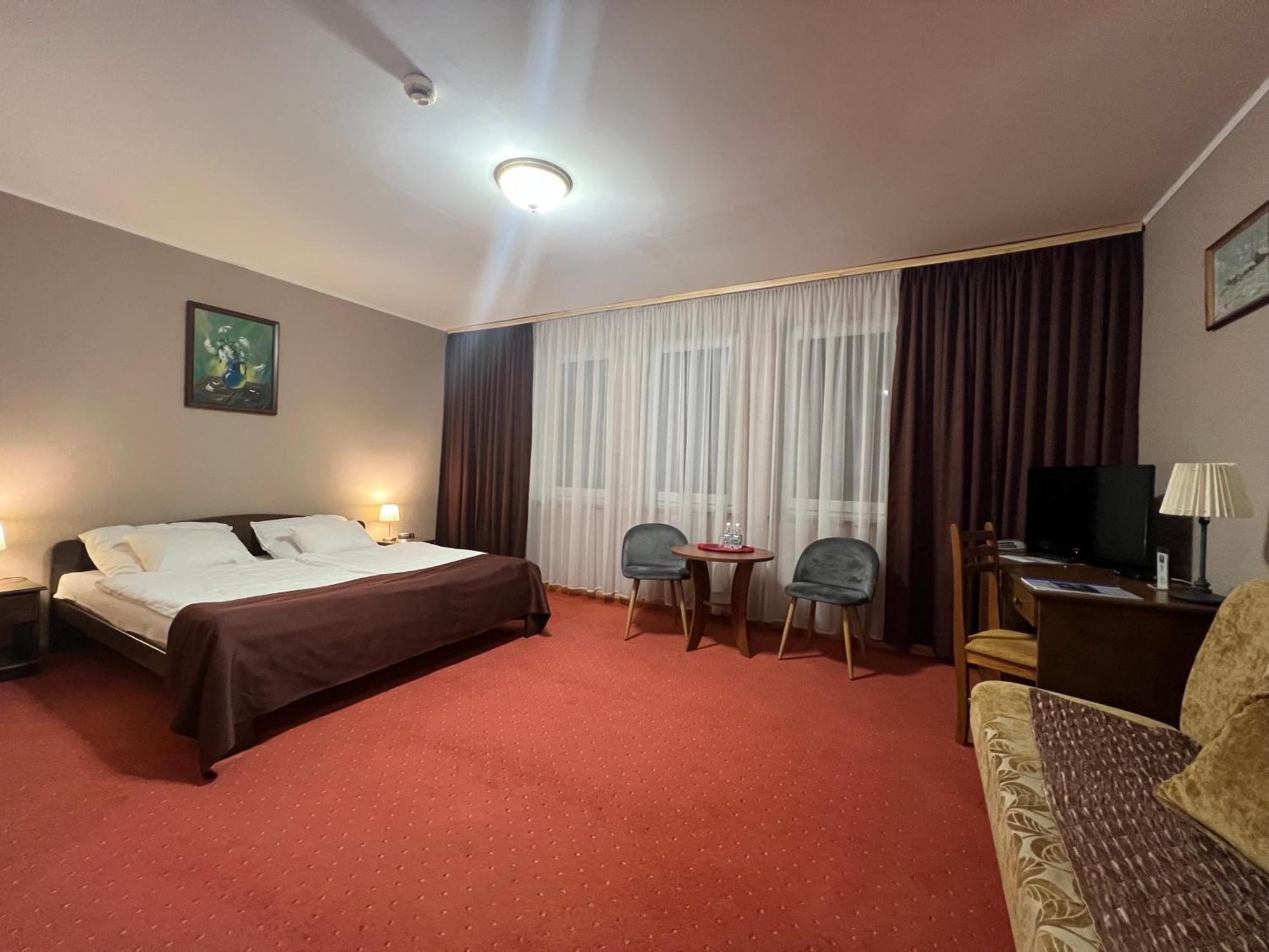 Hotel Klodzko Bagian luar foto